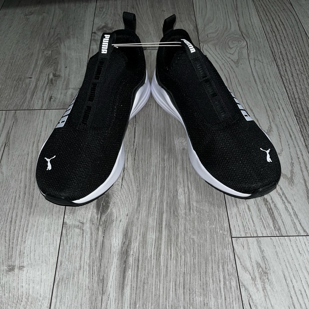 Boys Puma Black Size 5 Brand New